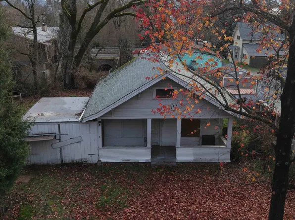 519 NW D St, Grants Pass, OR 97526