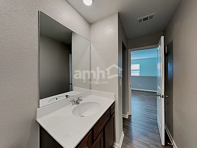 415 Vermeer Ct — Photo 17