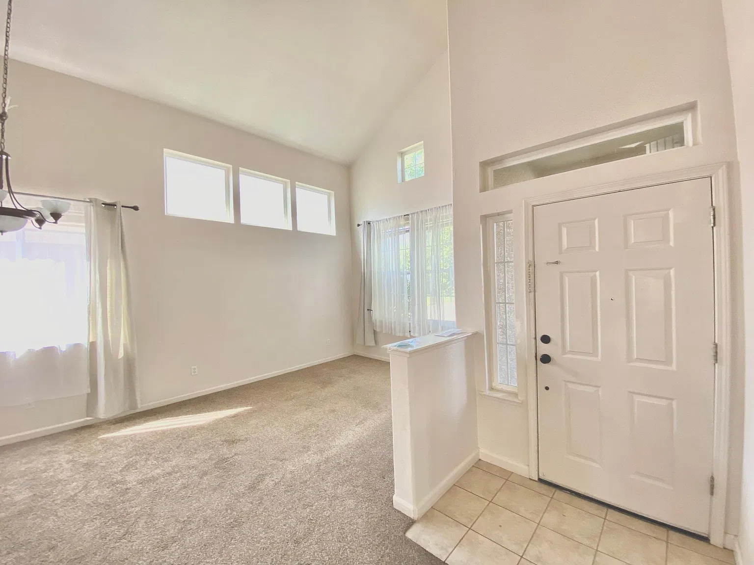 5 bed, 2303 sqft, $3,450 — Photo 4