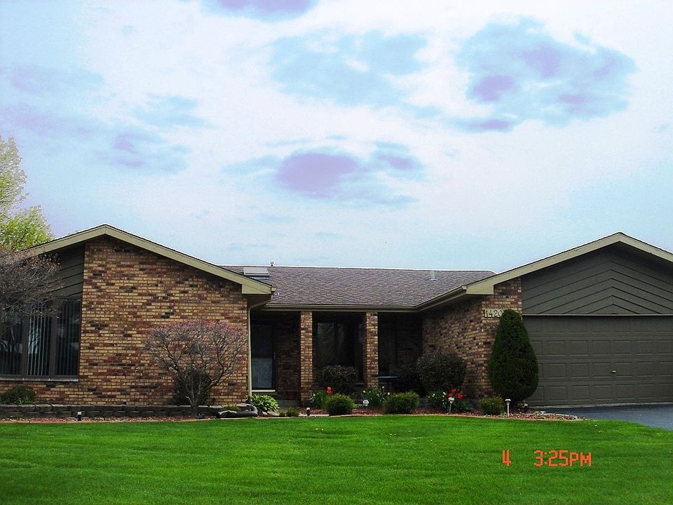 2nd image of 1420 Poplar Ln