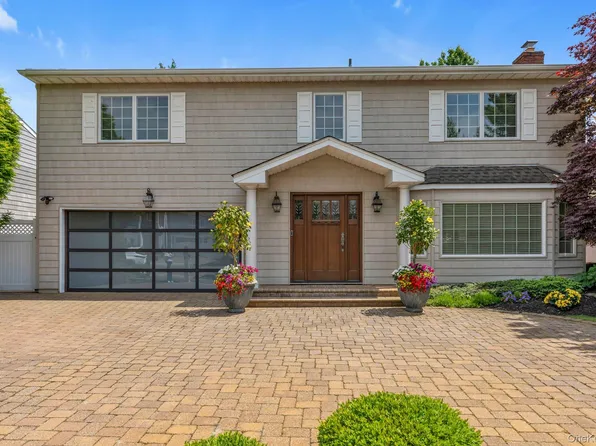 2114 Donna Drive, Merrick, NY 11566