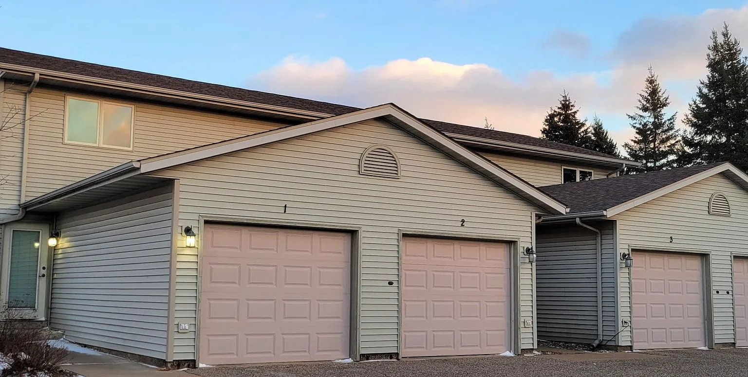 Pine Ridge-4918 Coventry Ct — Photo 1
