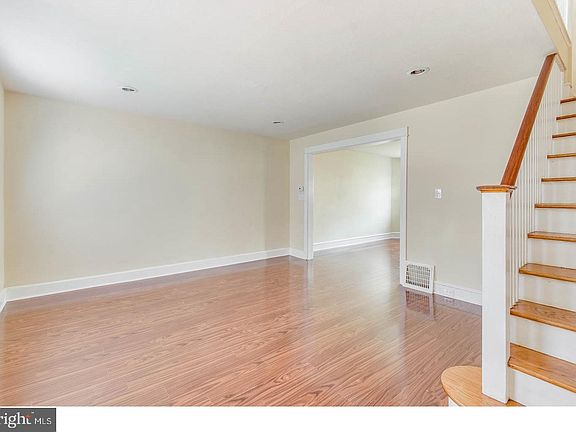 5th image of 108 Curtis Ave