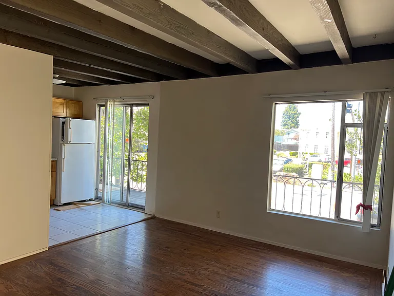 19 El Camino Real #1 — Photo 8