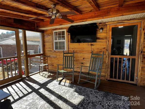 144 Good Neighbor Dr, Brevard, NC 28712