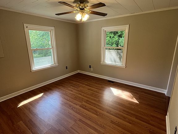 4th image of 4405 Main St