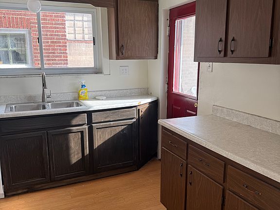 4th image of 1238 Brookline Blvd