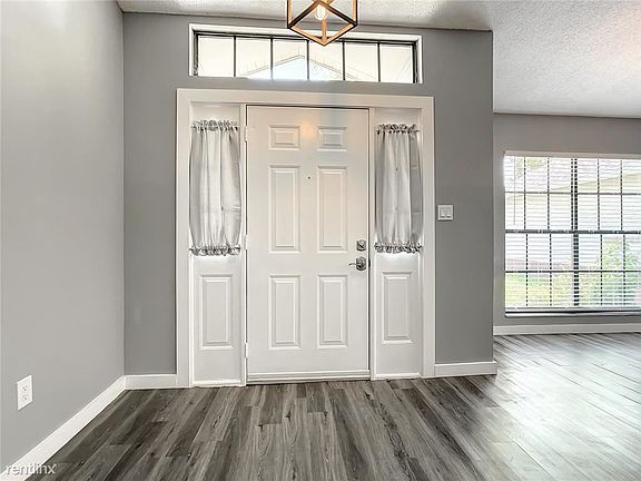 5th image of 1008 Seminole Creek Dr