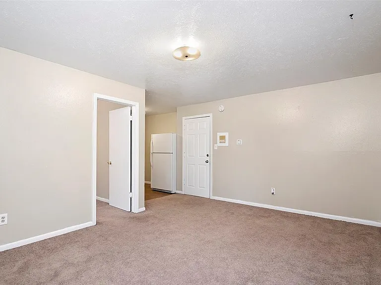 Downing Apartments — Photo 12