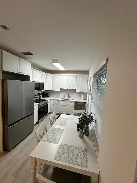 2 bed, 2.0 bath, 948 sqft, $3,995 — Photo 2