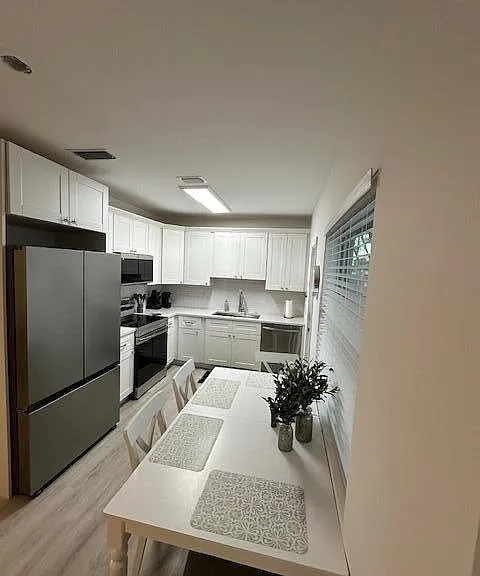 522 Eastwind Dr — Photo 2