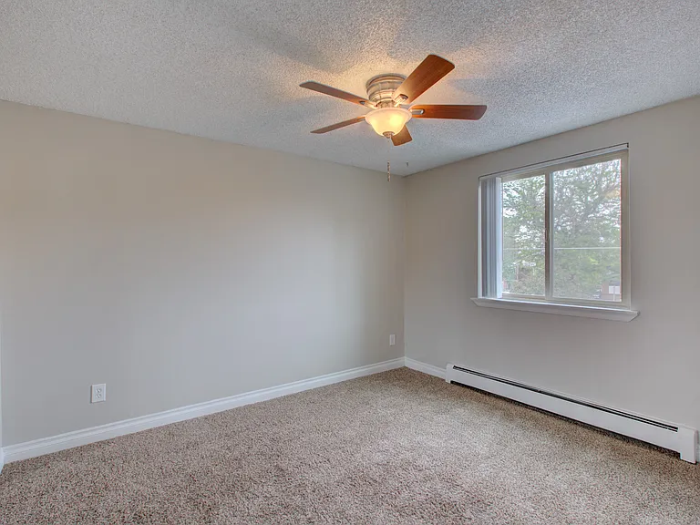 8 S Clarkson Street — Photo 21