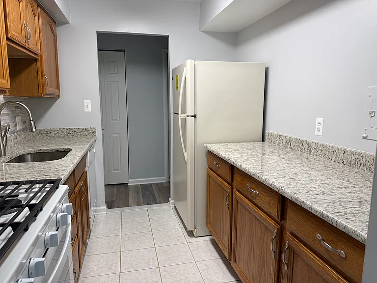 3354 Woodburn Rd #14 — Photo 6