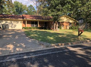 206 Brookview Ln, Palestine, TX 75803