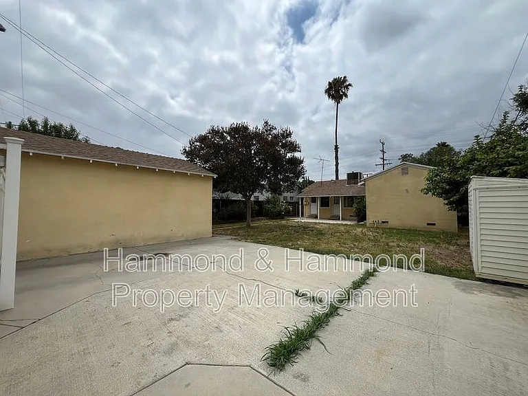 18003 Saticoy St — Photo 24