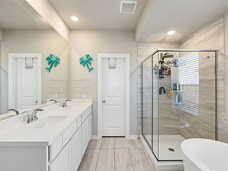 2321 Green River Rd — Photo 32