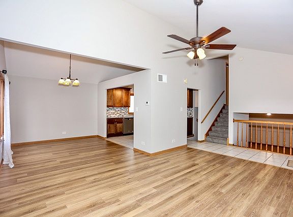 5th image of 14932 Mozart Ave