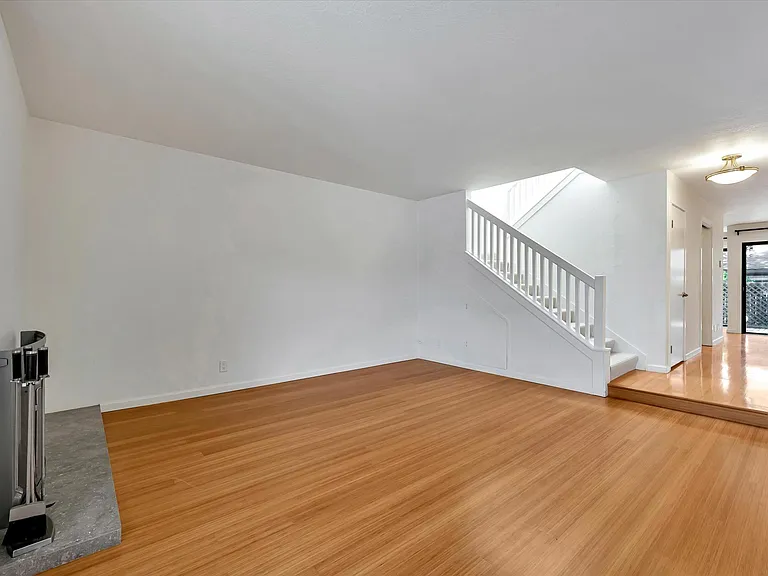 4 W Harbor Dr — Photo 5