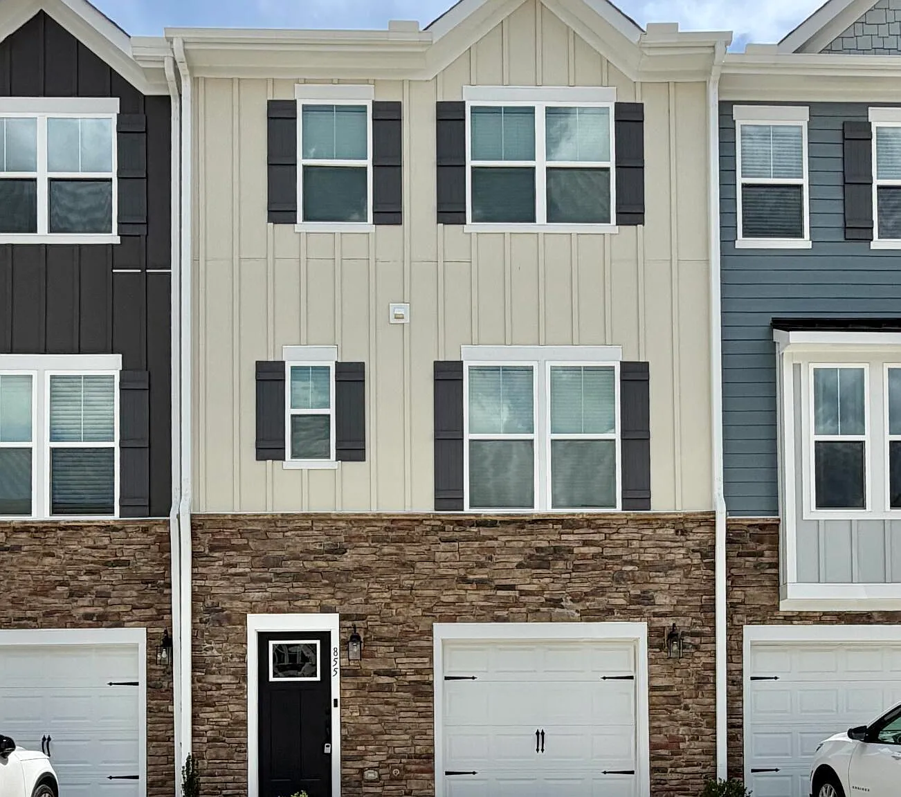 4 bed, 3.5 bath, 2160 sqft, $2,250 — Photo 1