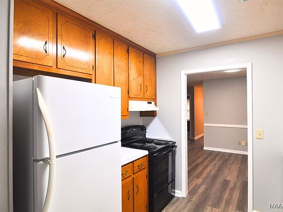 2nd image of 165 E 6th St #D