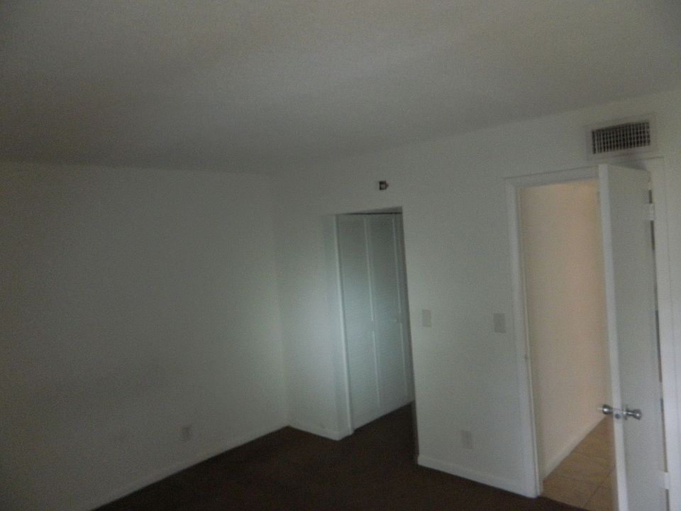 Building Photo 4