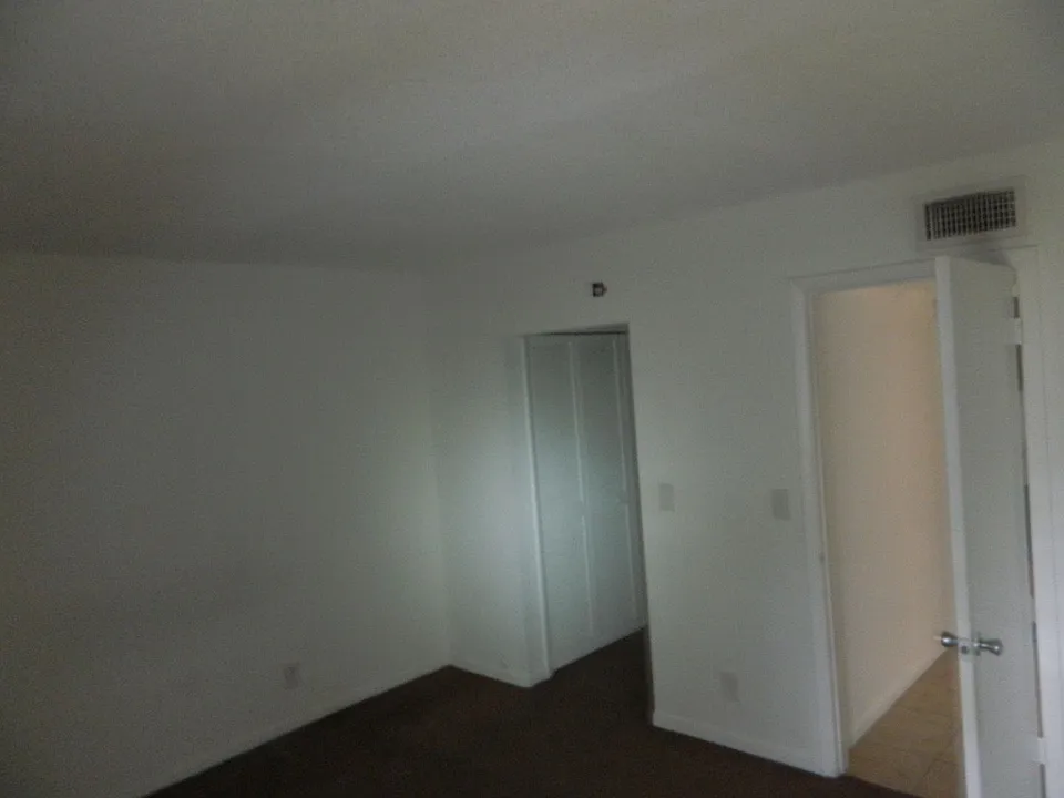 Building Photo 4