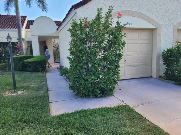 944 Madrid Dr, Palm Harbor, FL 34684