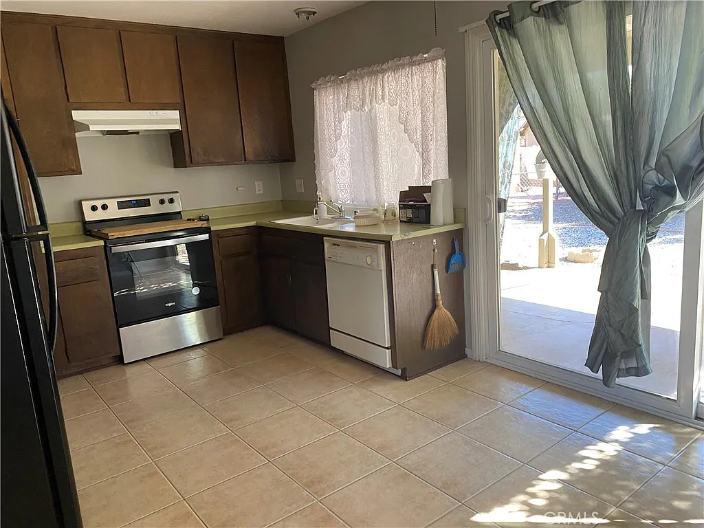 2 bed, 1000 sqft, $1,900 — Photo 3