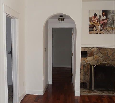 4th image of 1102 Hyde Park Ln