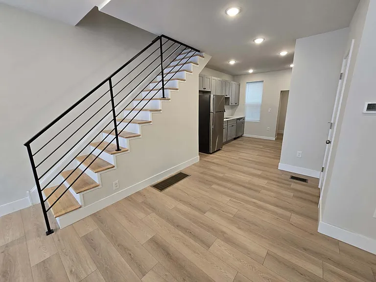2544 S Sheridan St — Photo 13