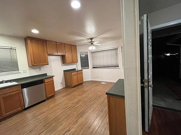 3rd image of 167 Woodridge Cir