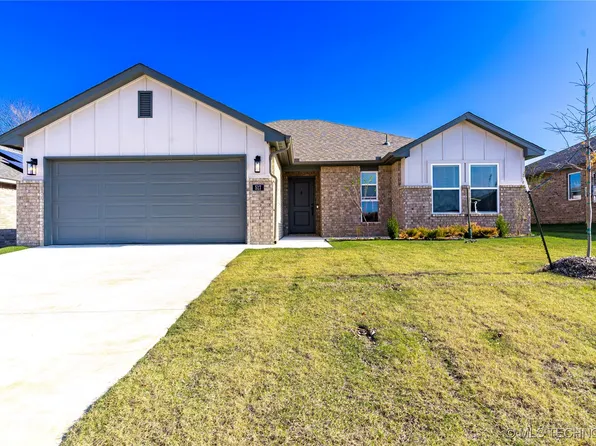 517 S 49th Ct, Broken Arrow, OK 74014