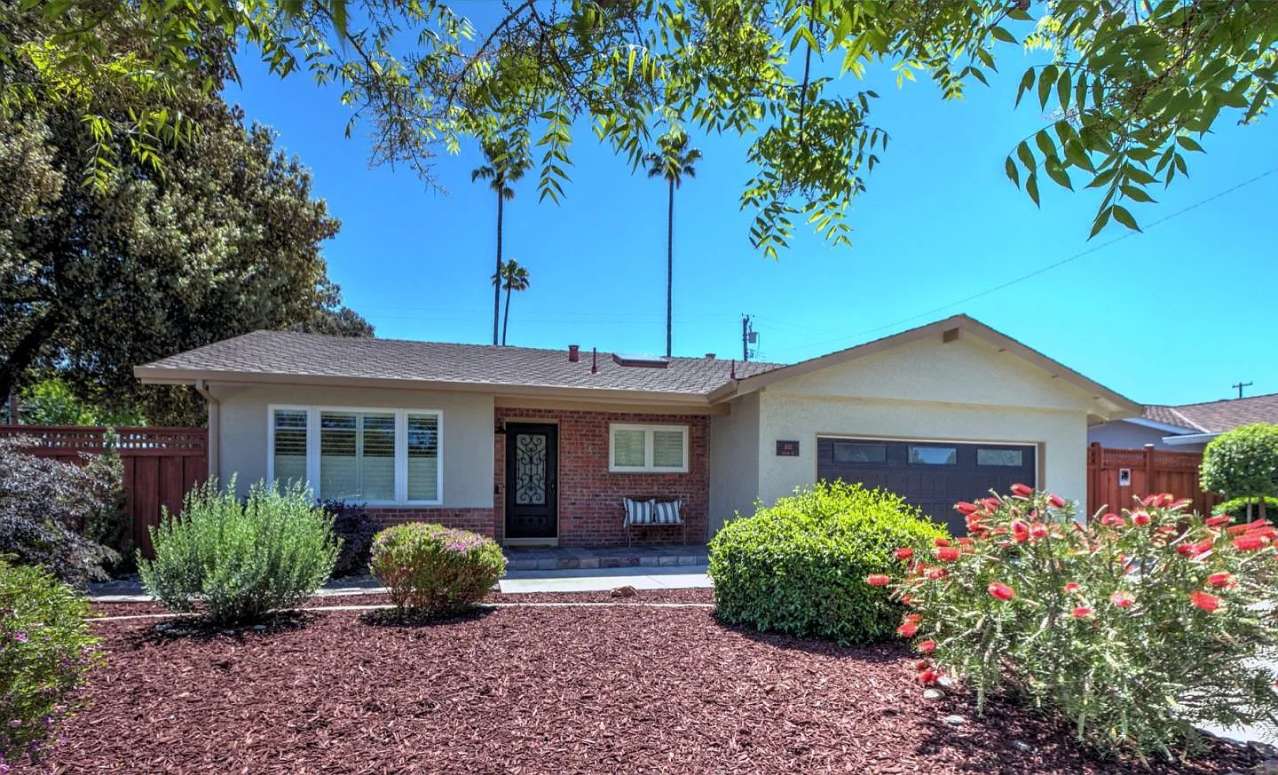 1552 Darlene Ave photo 1