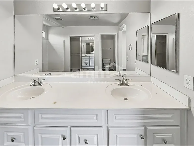 1701 S 113th Dr — Photo 11