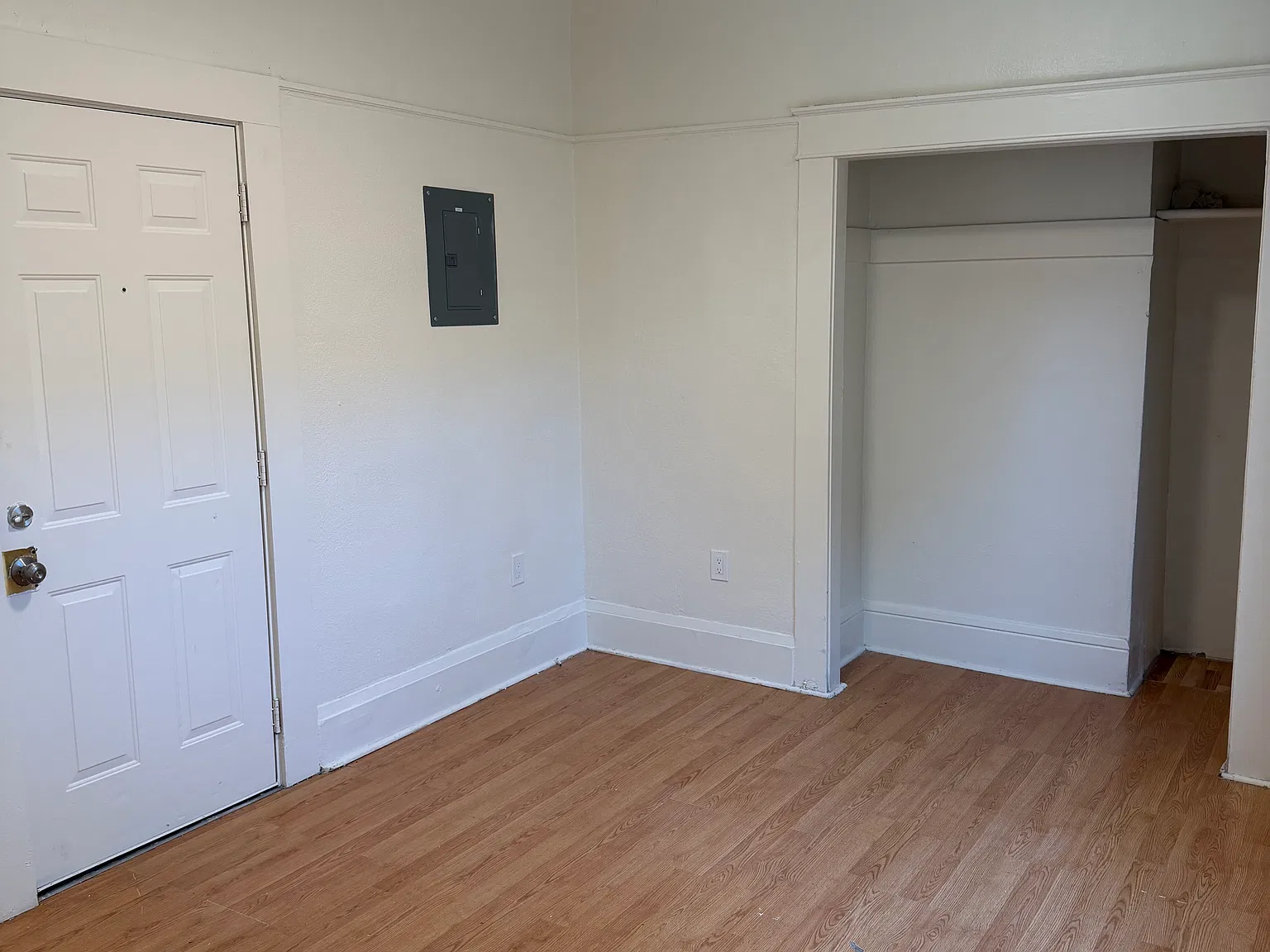 Studio, 350 sqft, $920 — Photo 2