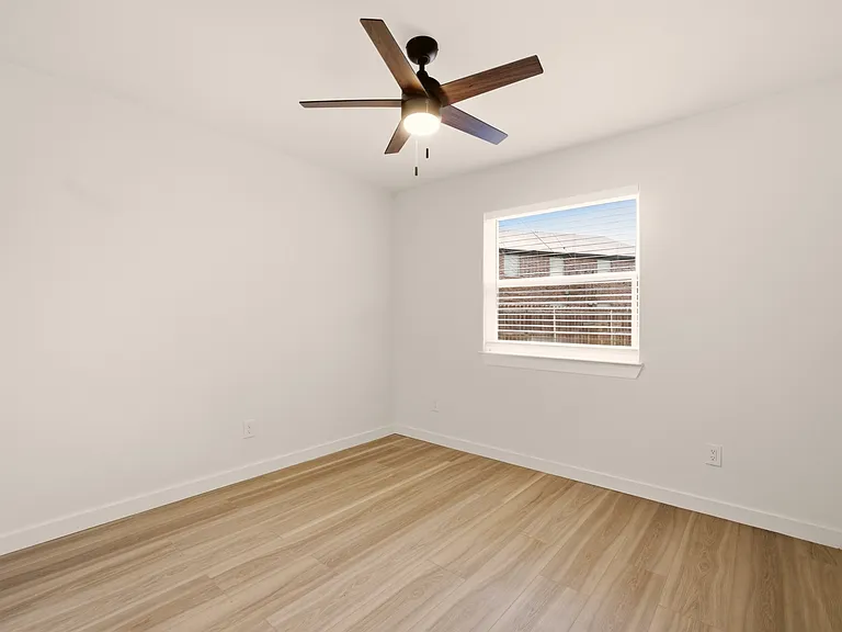 908 Isbell Rd #B — Photo 19