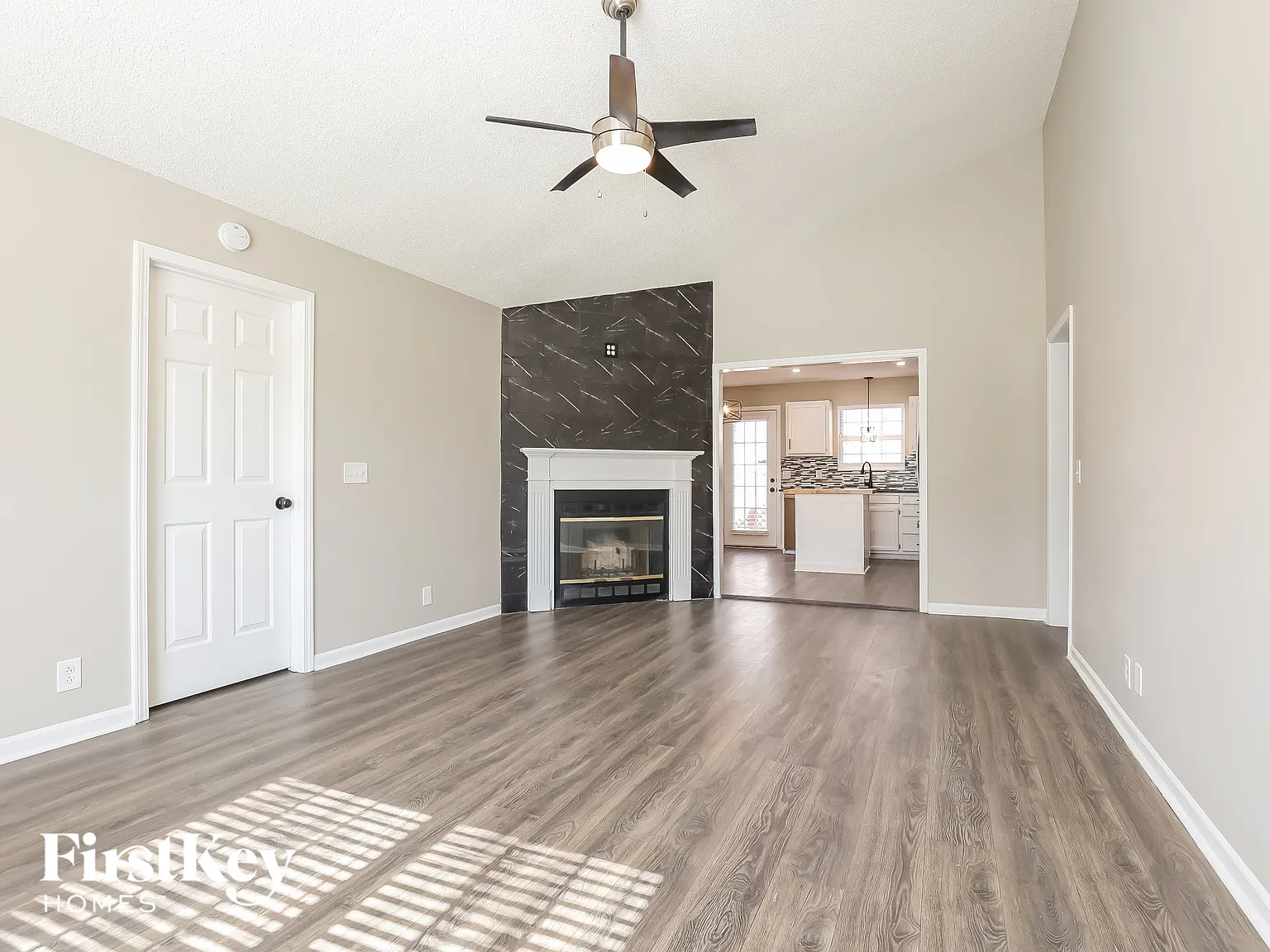3 bed, 2.0 bath, 1222 sqft, $2,085 — Photo 3