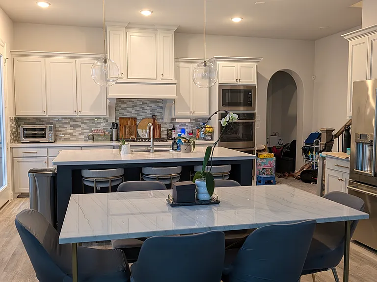 6869 Colonnade Dr — Photo 2