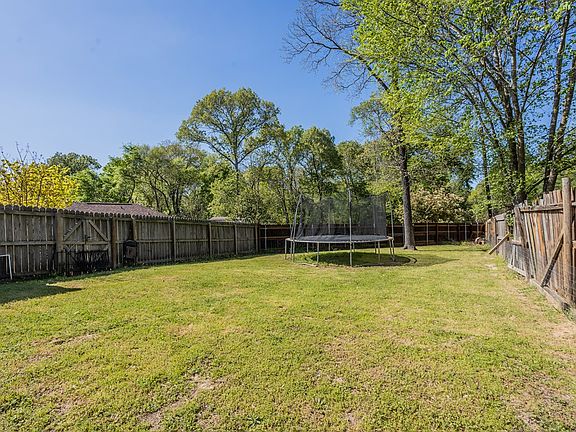 3rd image of 212 Red Oak Ln