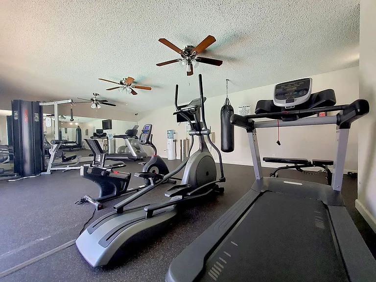 Villa Mesa Apartments — Photo 21