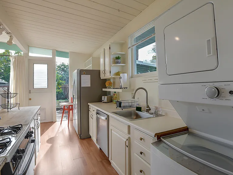 352 Carolina Ln — Photo 11