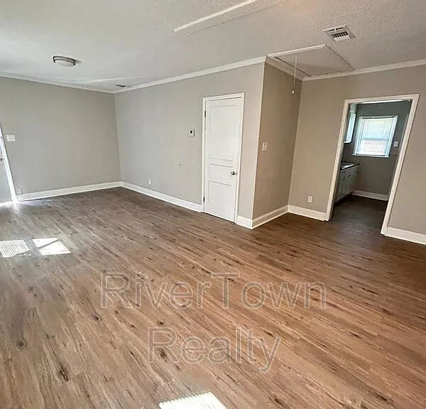2144 Henry Ave — Photo 1