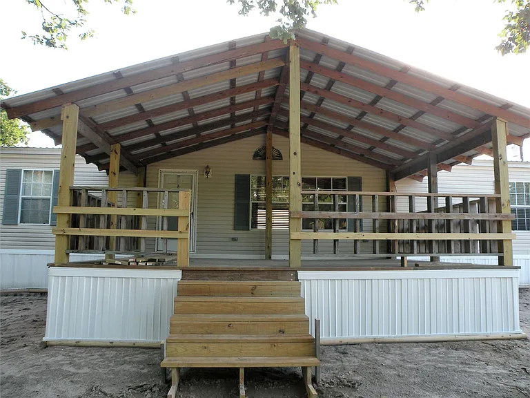 37 Riverside Ln #A — Photo 1