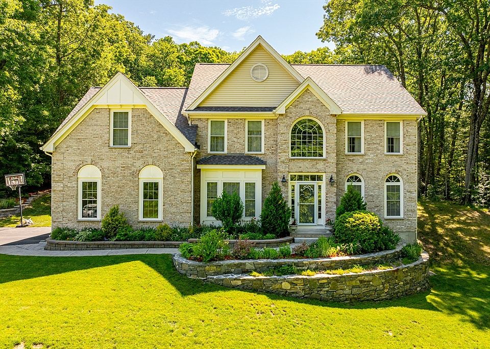 1st image of 34 Beechwood Cir