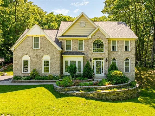 34 Beechwood Cir, Northborough, MA 01532