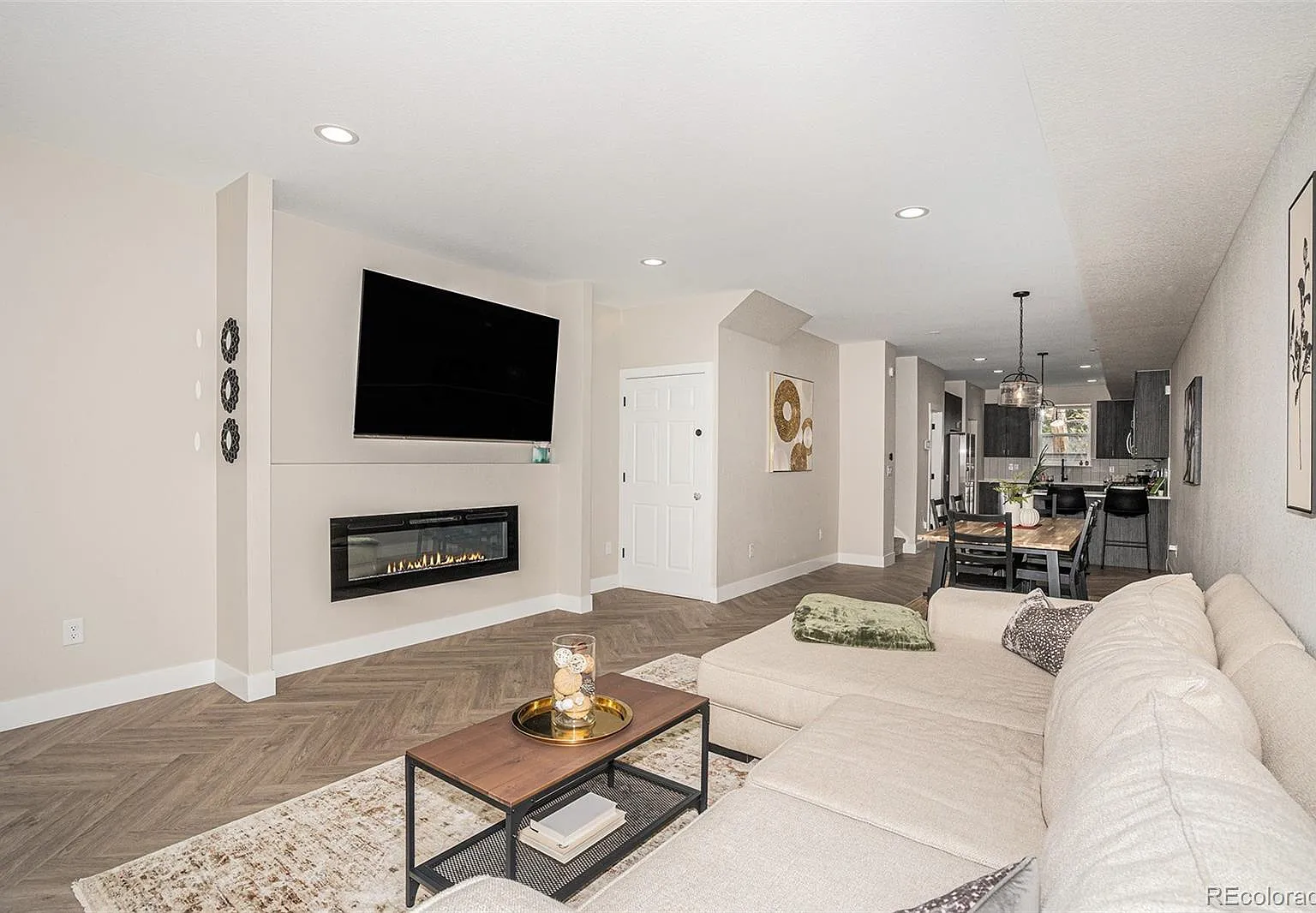 2 bed, 2.5 bath, 1616 sqft, $3,200 — Photo 3