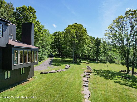 3rd image of 127 Stonewall Drive