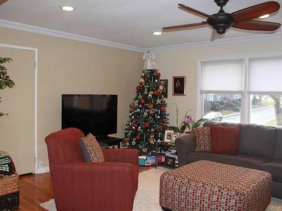 2nd image of 9 Oxford Ct APT 7907