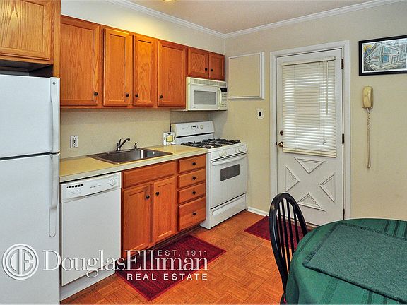 4th image of 27 Appletree Ln