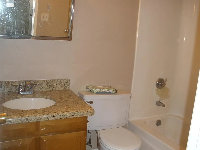 5926 W Golden Ln — Photo 15